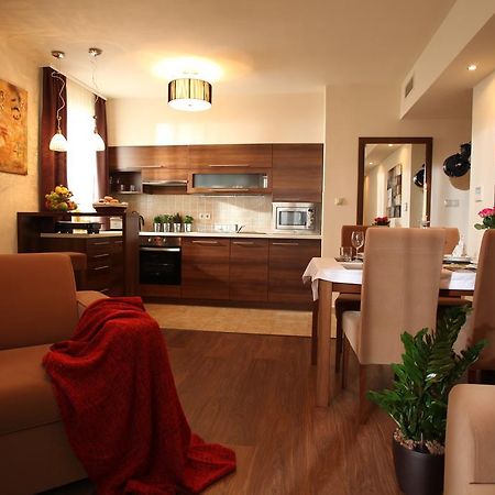 Birdland Villapark Golf View Buk Room photo
