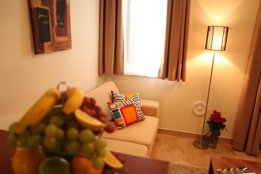 Birdland Villapark Golf View Buk Room photo