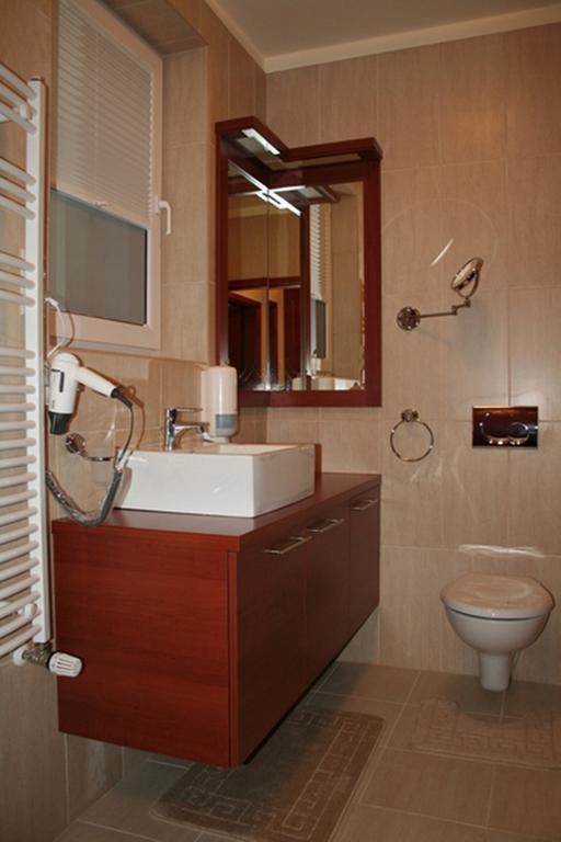 Birdland Villapark Golf View Buk Room photo