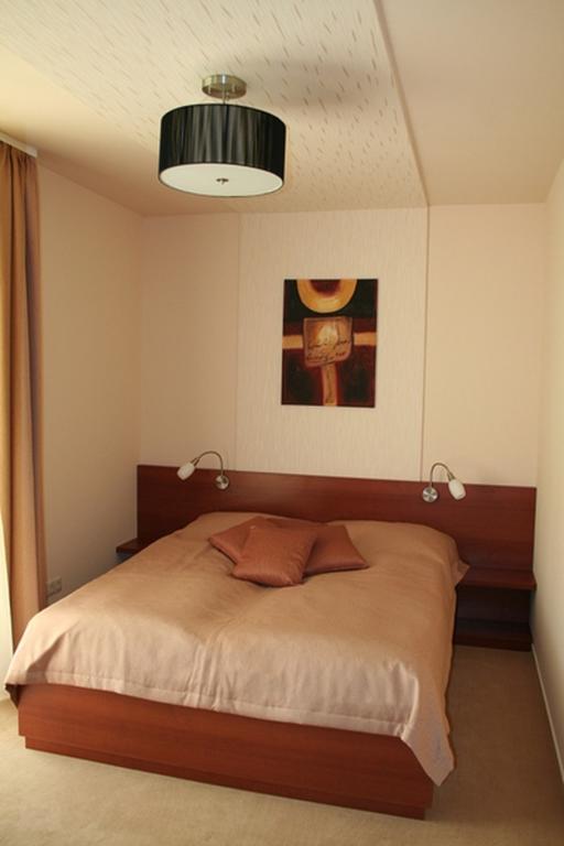 Birdland Villapark Golf View Buk Room photo